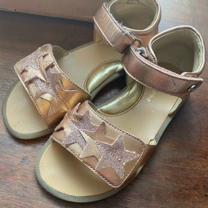 Kids rose gold Naturino sandals with stars
